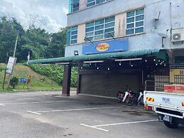 OYO 91065 Hotel De Anjung