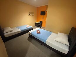 OYO 91065 Hotel De Anjung