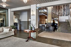 Rouge Hotel International