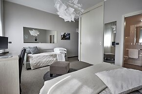 Rouge Hotel International