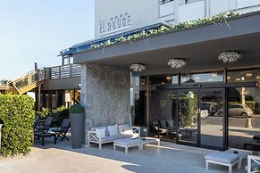 Rouge Hotel International