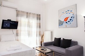 Cozy apt near Stavros Niarchos Park
