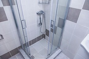 Cozy apt near Stavros Niarchos Park