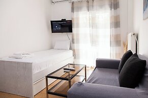Cozy apt near Stavros Niarchos Park