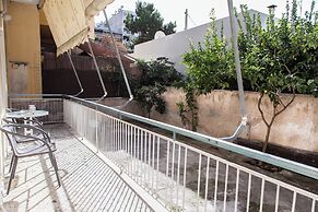 Cozy apt near Stavros Niarchos Park