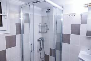 Cozy apt near Stavros Niarchos Park