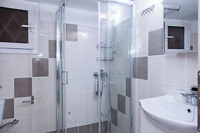 Cozy apt near Stavros Niarchos Park