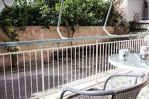 Cozy apt near Stavros Niarchos Park