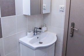 Cozy apt near Stavros Niarchos Park