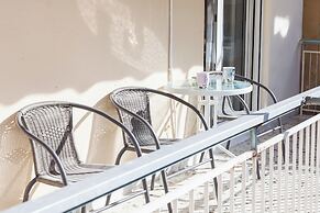 Cozy apt near Stavros Niarchos Park