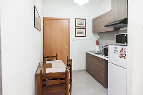 Cozy apt near Stavros Niarchos Park