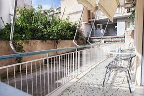 Cozy apt near Stavros Niarchos Park