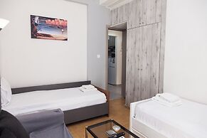 Cozy apt near Stavros Niarchos Park