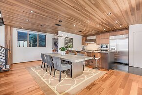 Cedar Loft Villa