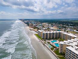 Oceanfront 2 bed Condo in New Smyrna Beach FL