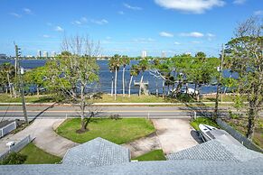 Waterfront 4 Bed House Daytona Beach FL