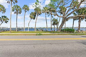 Waterfront 4 Bed House Daytona Beach FL