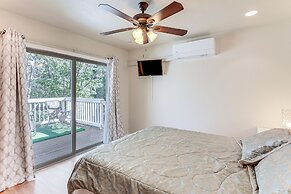 Home w/ 2 Decks - 2 Mi to Lake Gregory Dog Park!