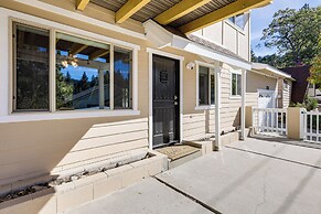 Home w/ 2 Decks - 2 Mi to Lake Gregory Dog Park!