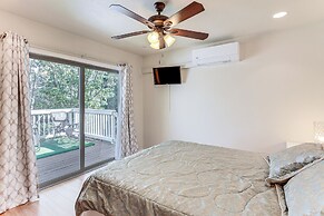 Home w/ 2 Decks - 2 Mi to Lake Gregory Dog Park!