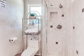 Home w/ 2 Decks - 2 Mi to Lake Gregory Dog Park!