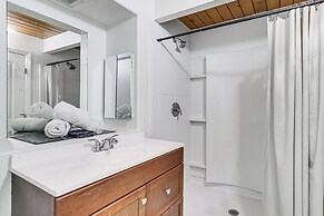 4 Mi to Snow Valley Mountain: Quiet Nature Escape!