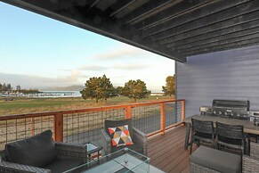 River & Marina View: Hammond Townhome w/ Hot Tub