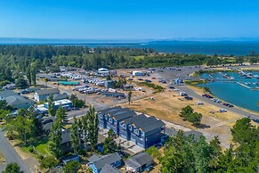 River & Marina View: Hammond Townhome w/ Hot Tub