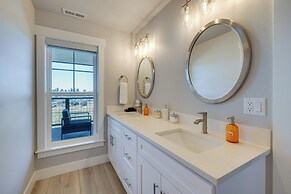 River & Marina View: Hammond Townhome w/ Hot Tub