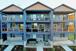 River & Marina View: Hammond Townhome w/ Hot Tub