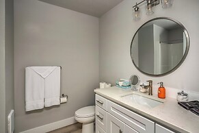 River & Marina View: Hammond Townhome w/ Hot Tub