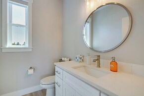 River & Marina View: Hammond Townhome w/ Hot Tub