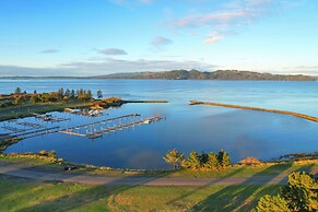 River & Marina View: Hammond Townhome w/ Hot Tub
