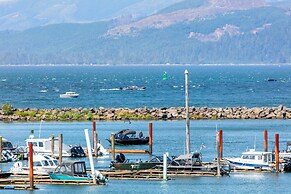 River & Marina View: Hammond Townhome w/ Hot Tub