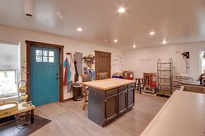 Mtn-view Gem w/ Grill: 2 Mi to Dtwn Livingston