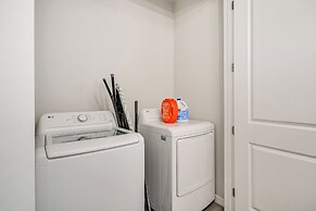 Pets Welcome: Newly Built Abode in Canyon!