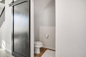 Pets Welcome: Newly Built Abode in Canyon!