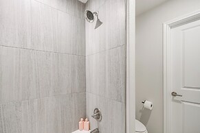 Pets Welcome: Newly Built Abode in Canyon!