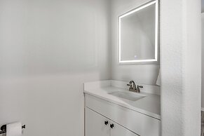 Pets Welcome: Newly Built Abode in Canyon!