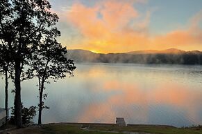 Decks & Boat Dock: 'the View on Lay Lake!'