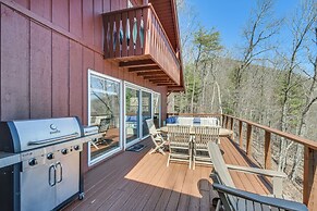 Mountain-view Home w/ Deck & Grill in Dahlonega