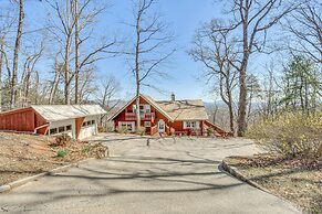 Mountain-view Home w/ Deck & Grill in Dahlonega