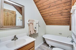 Mountain-view Home w/ Deck & Grill in Dahlonega