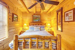 Steps to Lake Okeechobee: Cabin w/ Pool Access!