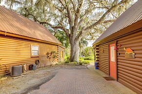 Steps to Lake Okeechobee: Cabin w/ Pool Access!