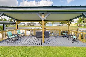 2 Mi to Lake Okeechobee: Waterfront Home w/ Deck!