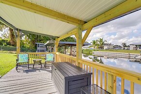 2 Mi to Lake Okeechobee: Waterfront Home w/ Deck!