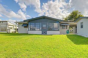 2 Mi to Lake Okeechobee: Waterfront Home w/ Deck!