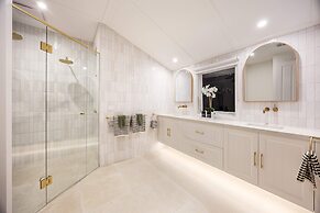 La Casa Bella Pool Spa Sauna