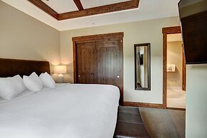 Luxury 4 Bedroom Condo on Peak 8 4 Condo